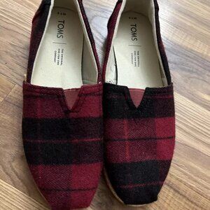 TOMS Red Plaid Alpargata Shoes Slip Ons Flats Womens Size 7.5